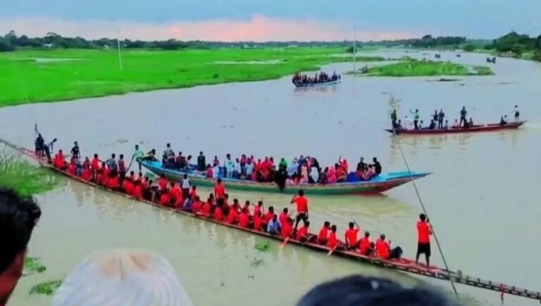 পানির অভাবে ঐতিহ্য সংকটে ফরিদপুরে প্রতীকী নৌকা বাইচ উদযাপন