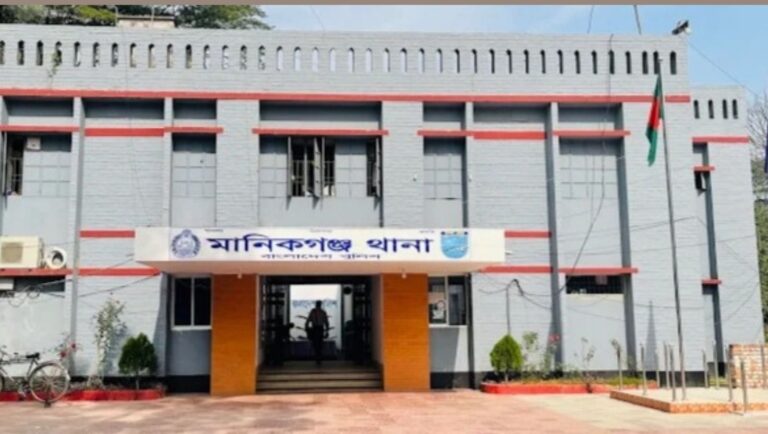 মানিকগঞ্জে স্বর্ণ ব্যবসায়ী ও ছেলেকে মারধর করে মালামাল লুট