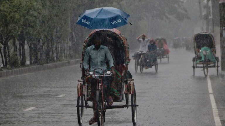 সক্রিয় মৌসুমি বায়ুর প্রভাবে পাঁচ দিন দেশের অধিকাংশ স্থানে ভারী বর্ষণের পূর্বাভাস