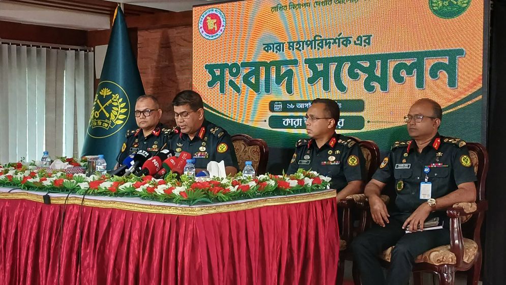 নতুন পে-স্কেল নিয়ে সরকারি চাকুরিজীবীদের অনিশ্চয়তা ও সামাজিক যোগাযোগমাধ্যমে পুরোনো গানের ভাইরাল চর্চা