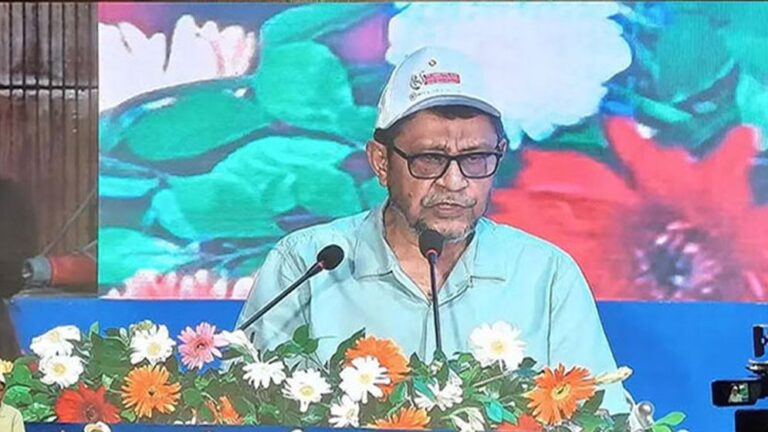 দায়িত্বে অবহেলায় ছাড় নয় কঠোর হুঁশিয়ারি স্বাস্থ্যমন্ত্রীর লাইসেন্সবিহীন দুই ক্লিনিক সিলগালা
