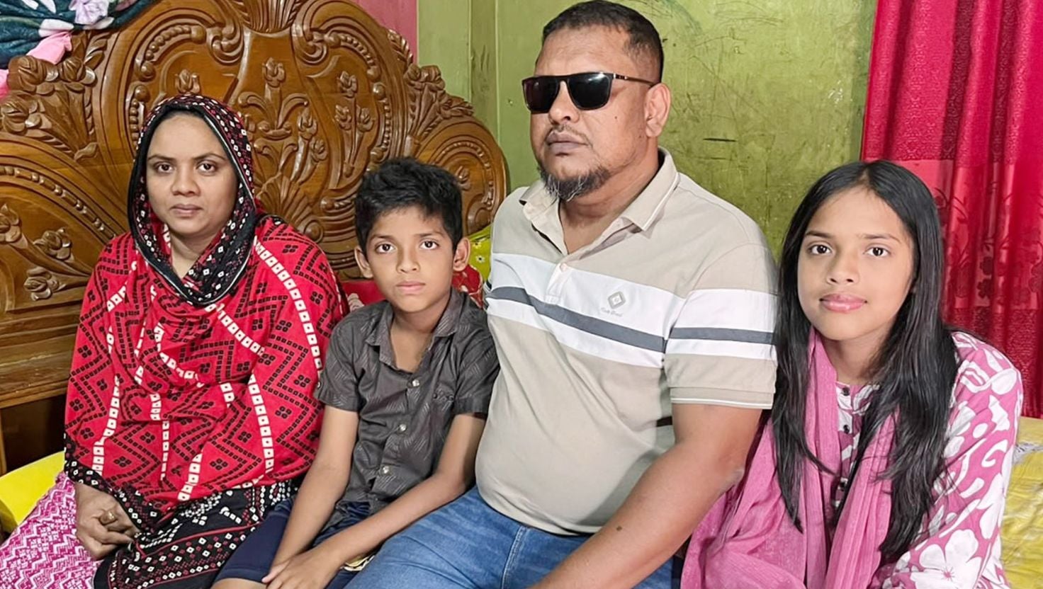জুলাই আন্দোলনে দৃষ্টিশক্তি হারানো কাপড় ব্যবসায়ী তৌহিদের পরিবারে ঘোর অন্ধকার সরকারি সহায়তার আকুতি