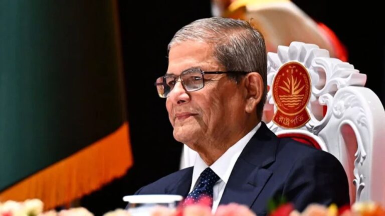 বঙ্গভবনে আনুষ্ঠানিকভাবে দায়িত্ব গ্রহণ করছেন রাষ্ট্রপতি মির্জা ফখরুল ইসলাম আলমগীর