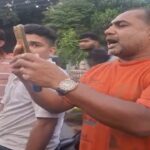 পুলিশ সদস্যকে প্রকাশ্যে থাপ্পড় মারলেন ছাত্রদল নেতা