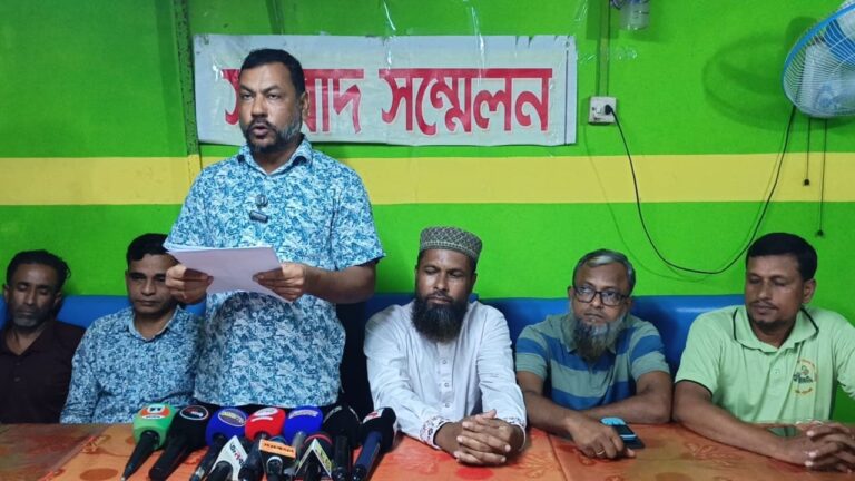 দুমকিতে পকেট কমিটি বাতিলের দাবিতে পদবঞ্চিত যুবদল নেতাদের সংবাদ সম্মেলন