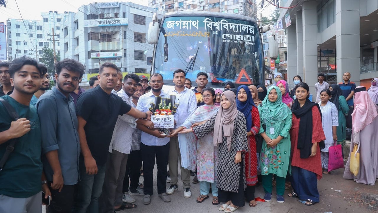 শিক্ষার্থীদের যাতায়াত নির্বিঘ্ন করতে কুমিল্লায় বাস সংস্কার ও ওয়াইফাই সুবিধা চালু