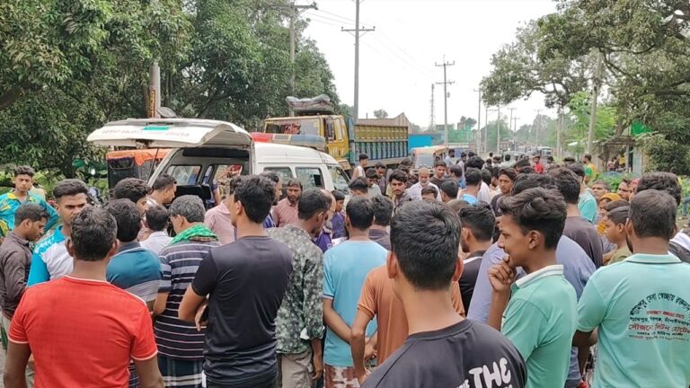 চাঁপাইনবাবগঞ্জের শিবগঞ্জে পৃথক সড়ক দুর্ঘটনায় চার মোটরসাইকেল আরোহী নিহত