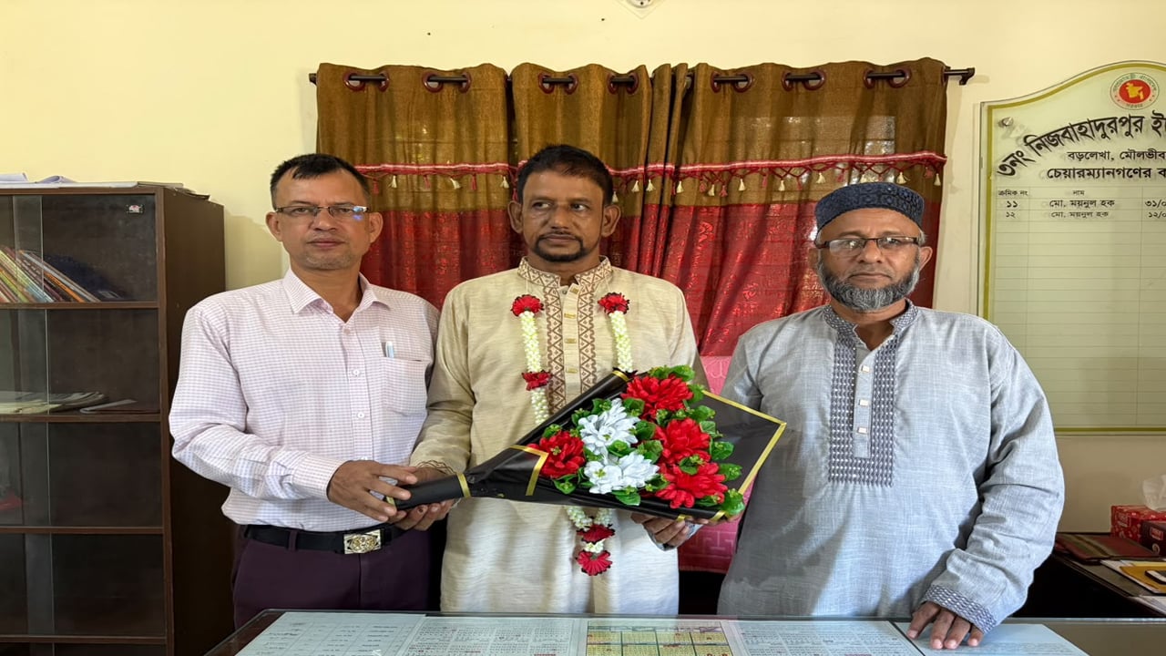 আইনি লড়াই শেষে ৪ বছর ৯ মাস পর সদস্য হিসেবে শপথ নিলেন রশিদ আহমদ সোনাম