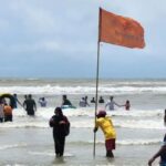 কক্সবাজার সৈকতে গোসলে নেমে পর্যটকের মৃত্যু নিখোঁজ এক