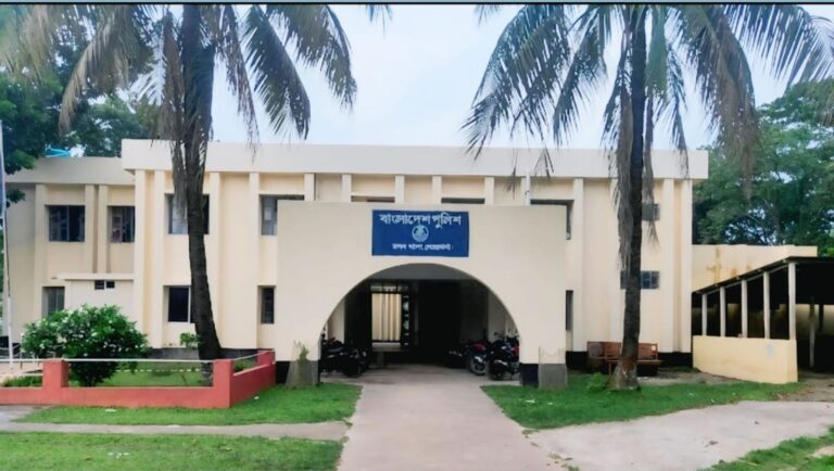 নেত্রকোনার মদনে প্রভাবশালীদের হামলায় বাড়িছাড়া ভুক্তভোগী পরিবার আতঙ্কিত জনজীবন