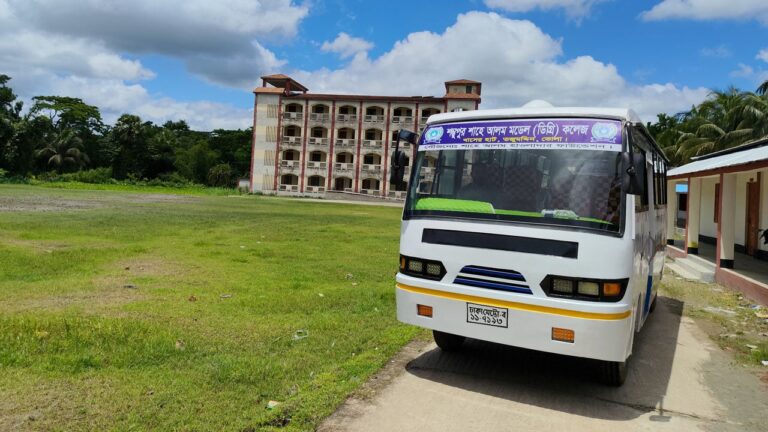 তজুমদ্দিনে শিক্ষার্থীদের যাতায়াত সহজ করতে নিজস্ব বাস সার্ভিস চালু