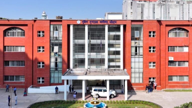 নকল ওয়েবসাইট ও কিউআর কোড ব্যবহার করে পুলিশ ক্লিয়ারেন্স জালিয়াতি চক্রের ৪ সদস্য গ্রেপ্তার