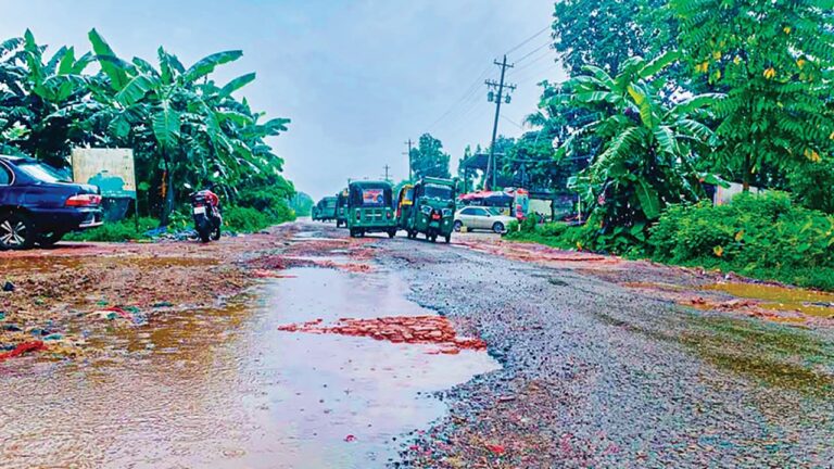 সিলেট-জকিগঞ্জ আঞ্চলিক মহাসড়কের বেহাল দশা জনদুর্ভোগ চরমে