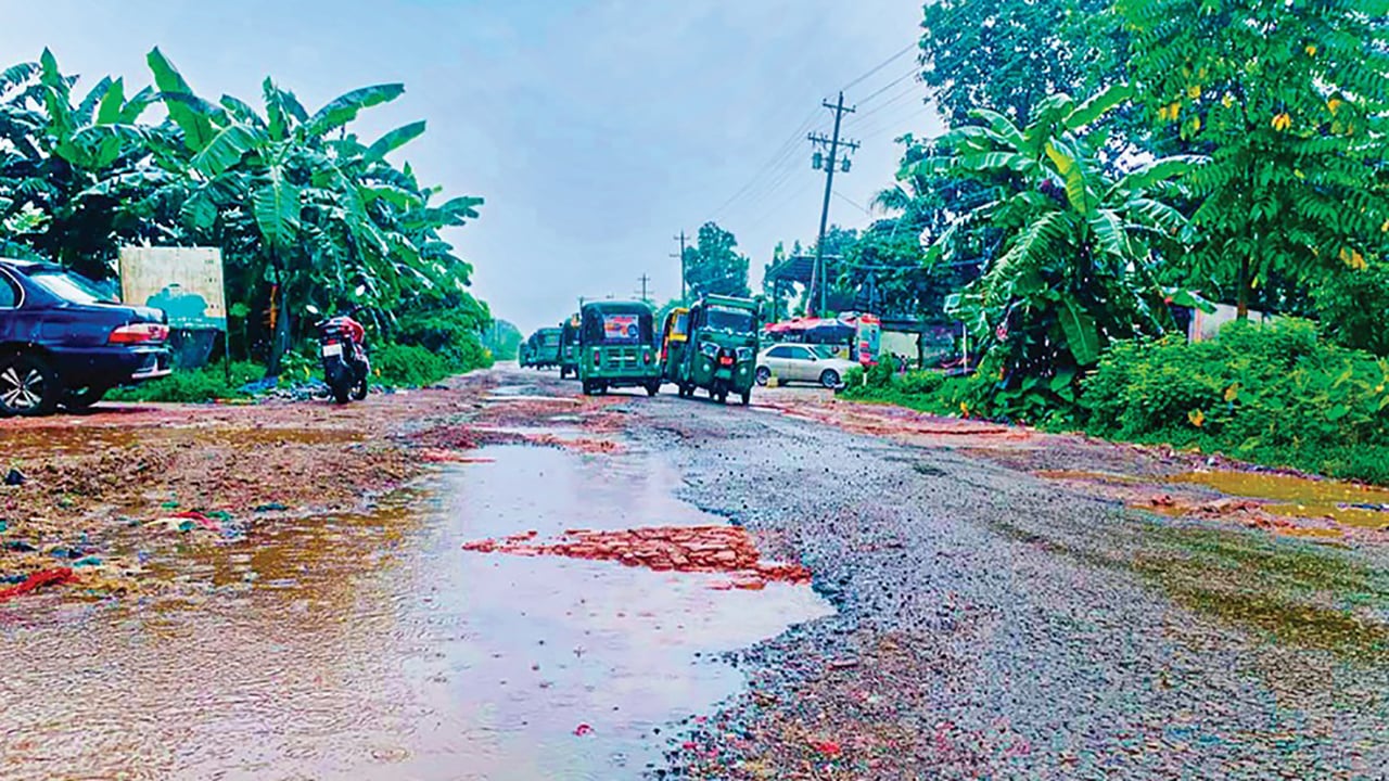 সিলেট-জকিগঞ্জ আঞ্চলিক মহাসড়কের বেহাল দশা জনদুর্ভোগ চরমে