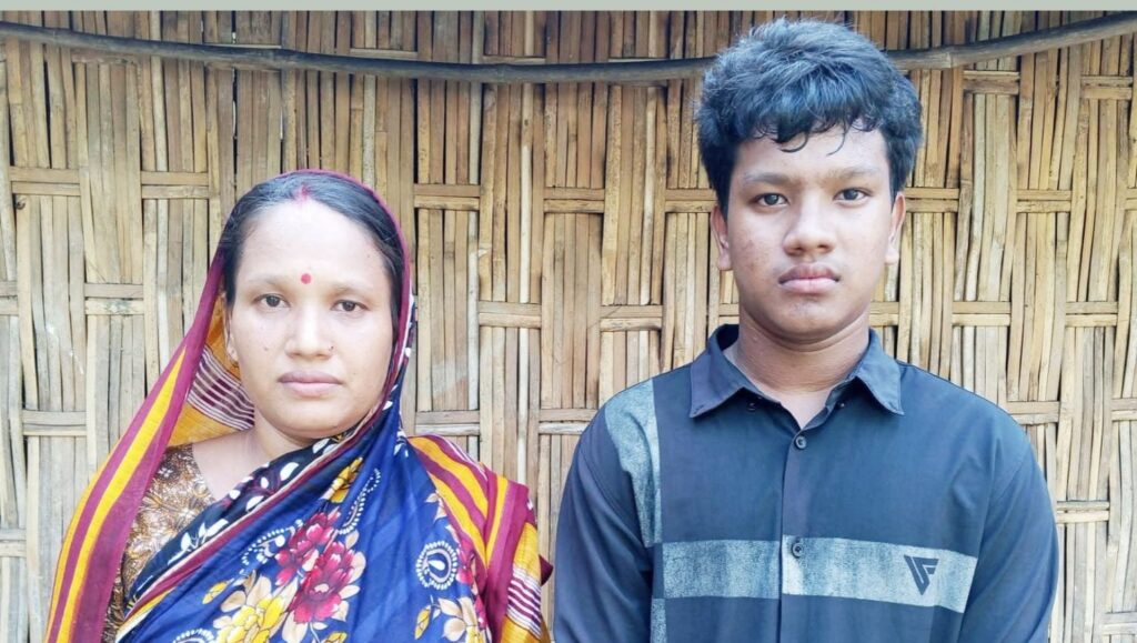 দিনমজুরের শ্রম আর অদম্য মেধার লড়াইয়ে জিপিএ-৫ পেল পলাশ