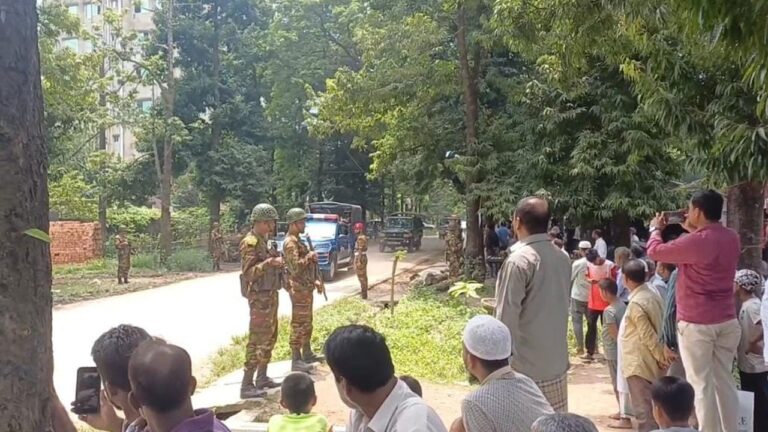 সেনাবাহিনীর কাছে জলিল টেক্সটাইল মিলের জমি হস্তান্তর পাওনা নিয়ে শ্রমিকদের বিক্ষোভ ও কঠোর আন্দোলনের হুমকি