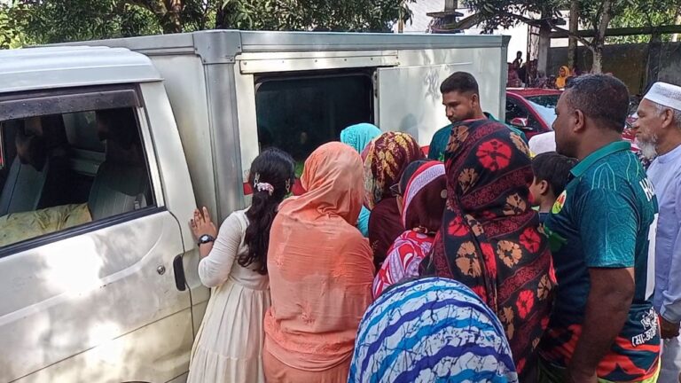 কলকাতার হোটেলে অগ্নিকাণ্ডে নিহত সাতক্ষীরার আলিমুজ্জামানের মরদেহ দেশে হস্তান্তর ও দাফন সম্পন্ন
