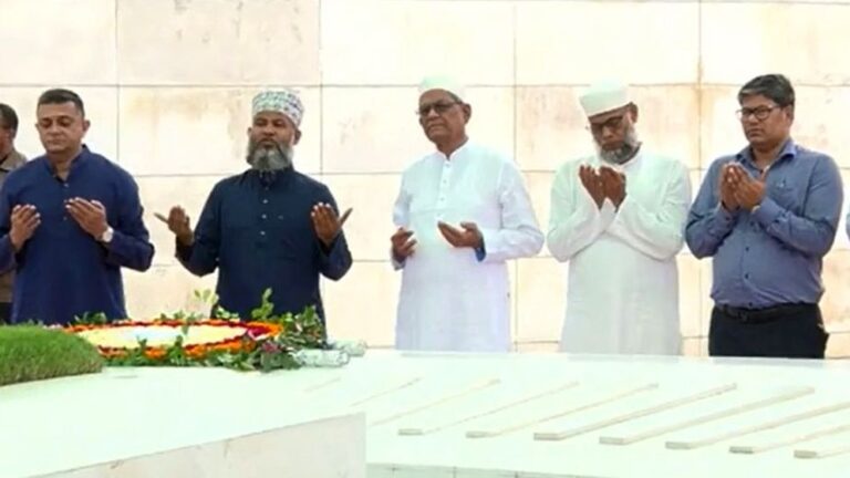 শপথ গ্রহণের প্রাক্কালে জিয়ার সমাধিতে মির্জা ফখরুলের শ্রদ্ধা নিবেদন