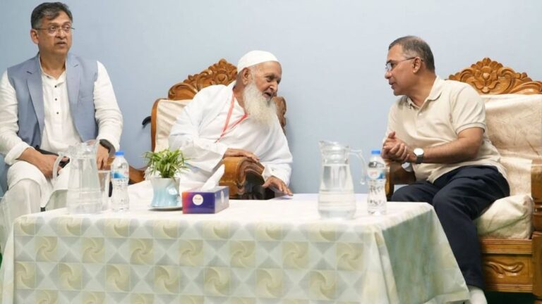 ফটিকছড়িতে হেফাজতে ইসলাম আমিরের সঙ্গে প্রধানমন্ত্রীর সাক্ষাৎ