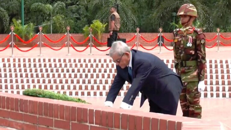 জাতীয় স্মৃতিসৌধে বীর শহীদদের শ্রদ্ধা জানালেন রাষ্ট্রপতি মির্জা ফখরুল ইসলাম আলমগীর