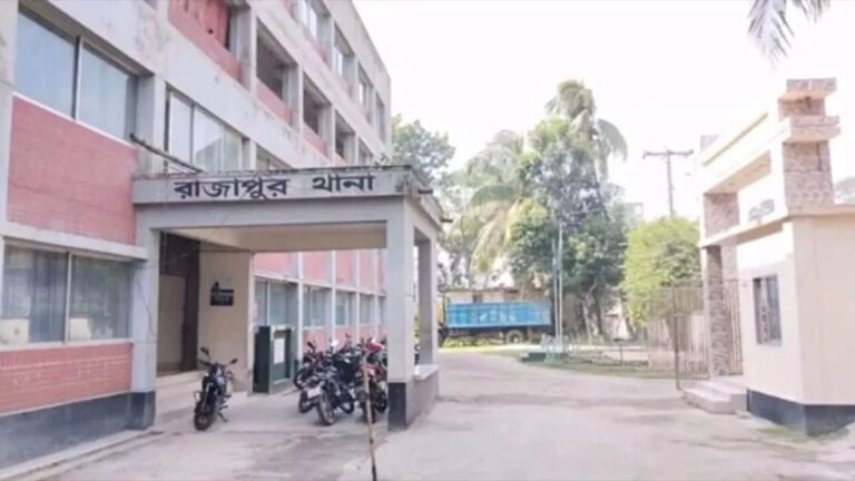 ভিডিও কলে স্বামীর সঙ্গে কথা বলার সময় গৃহবধূর আত্মহত্যা