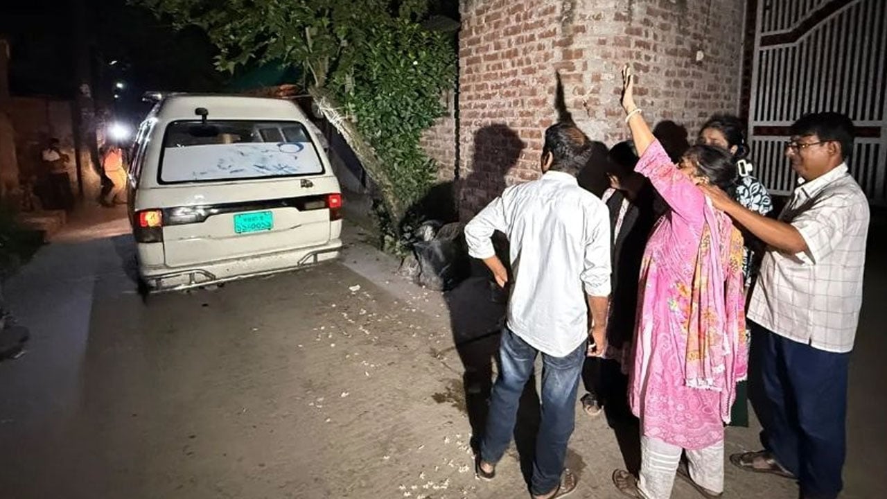 রংপুরে শিক্ষক পরিবারে চার খুনের ঘটনায় আটক তিন