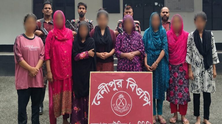 ঝিনাইদহের মহেশপুর সীমান্তে অবৈধভাবে ভারতে প্রবেশের সময় ৮ নারী আটক