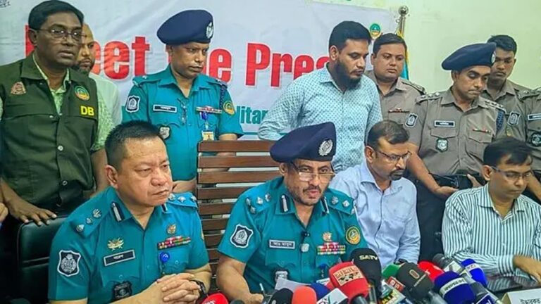 রংপুরে অবসরপ্রাপ্ত শিক্ষকসহ চারজন খুনে আটক দুই যুবক