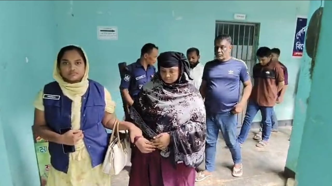 নোয়াখালীতে পর্নো ভিডিও তৈরির চক্র গ্রেপ্তার উদ্ধার চার তরুণী