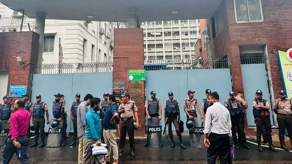 সচিবালয় অভিমুখে ১১ দলীয় ঐক্যের কর্মসূচি ঘিরে কড়া নিরাপত্তা ও জনদুর্ভোগ