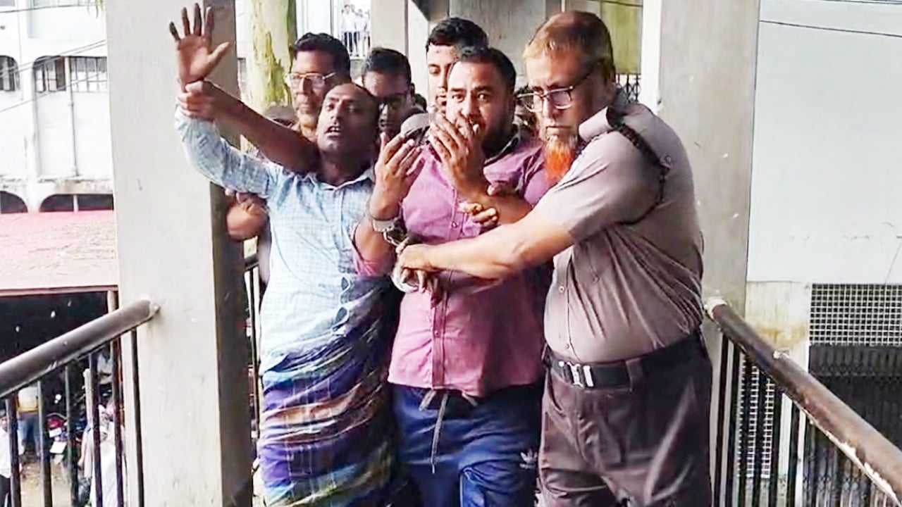 জামালপুরে গৃহবধূকে ধর্ষণ ও ব্ল্যাকমেইল: দুই আসামির মৃত্যুদণ্ড