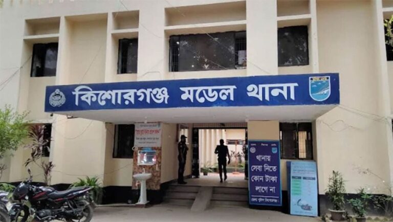 সাপে কাটা মৃত যুবককে ঝাড়ফুঁকে জীবিত করার চেষ্টা নীলফামারীতে চাঞ্চল্য