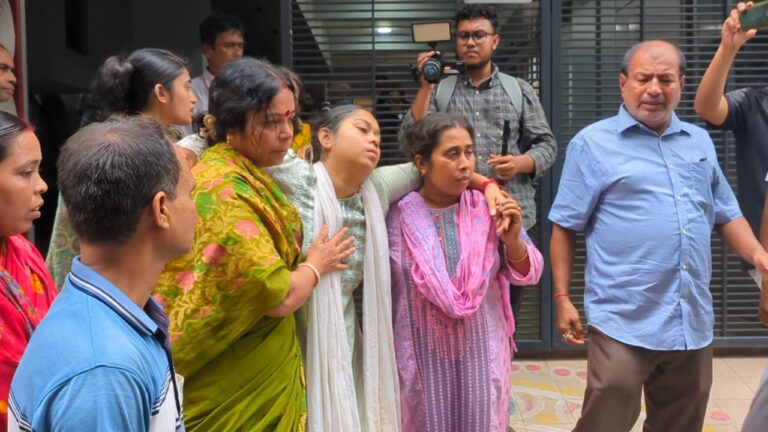 কক্সবাজারে প্যারাসেইলিং দুর্ঘটনায় নিহত অক্ষরের শেষকৃত্য সম্পন্ন, পরিবারের জন্য রাষ্ট্রীয় ক্ষতিপূরণের দাবি