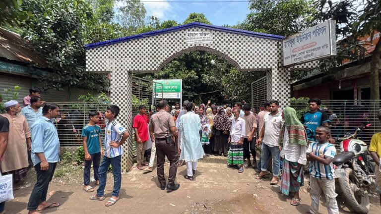 নরসিংদীতে ইউপি চেয়ারম্যানের অনুসারী ও বিএনপির নেতাকর্মীদের মধ্যে সংঘর্ষে আহত ৭, আটক ৪