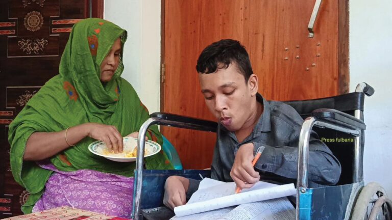 শারীরিক প্রতিবন্ধকতা জয় করে জিপিএ ৫ পেল অদম্য ইয়াসার