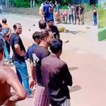 সাতক্ষীরায় ট্রাকচাপায় ভ্যান আরোহী নিহত