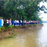 সন্ধ্যা নদীর ভাঙনে বিলীন হওয়ার পথে বিদ্যালয় ও বসতভিটা: প্রতিকারের দাবিতে মানববন্ধন