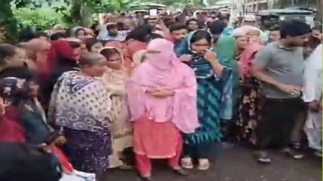 মানিকগঞ্জে ট্রাকচাপায় এনজিও কর্মী নিহত