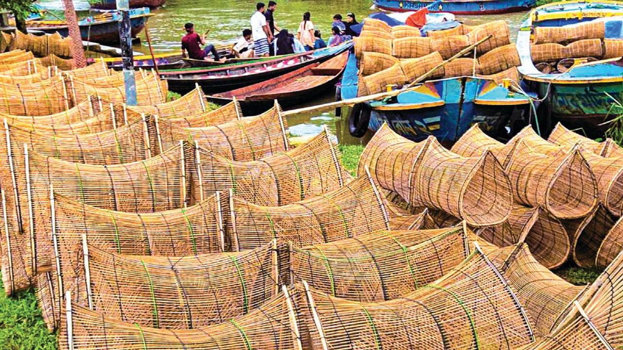 নেছারাবাদে প্রতিকূলতা জয় করে টিকে আছে ঐতিহ্যবাহী চাঁই শিল্প