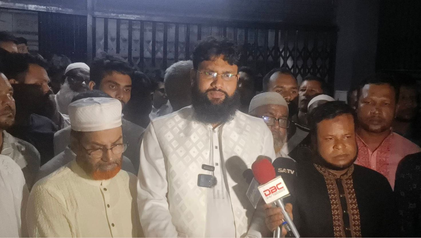 ফুলবাড়ীতে রাজনৈতিক হামলার নিন্দা ও সন্ত্রাসমুক্ত রাজনীতির আহ্বান আতিক মুজাহিদের