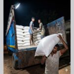 মিয়ানমারে পাচারের সময় ২৯৩ বস্তা সারসহ আটক ৪ জন জব্দ ট্রাক ও বোট