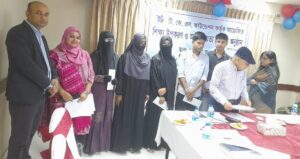 দেশের ছয় শিক্ষার্থীর হাতে বিশেষ আর্থিক অনুদান প্রদান