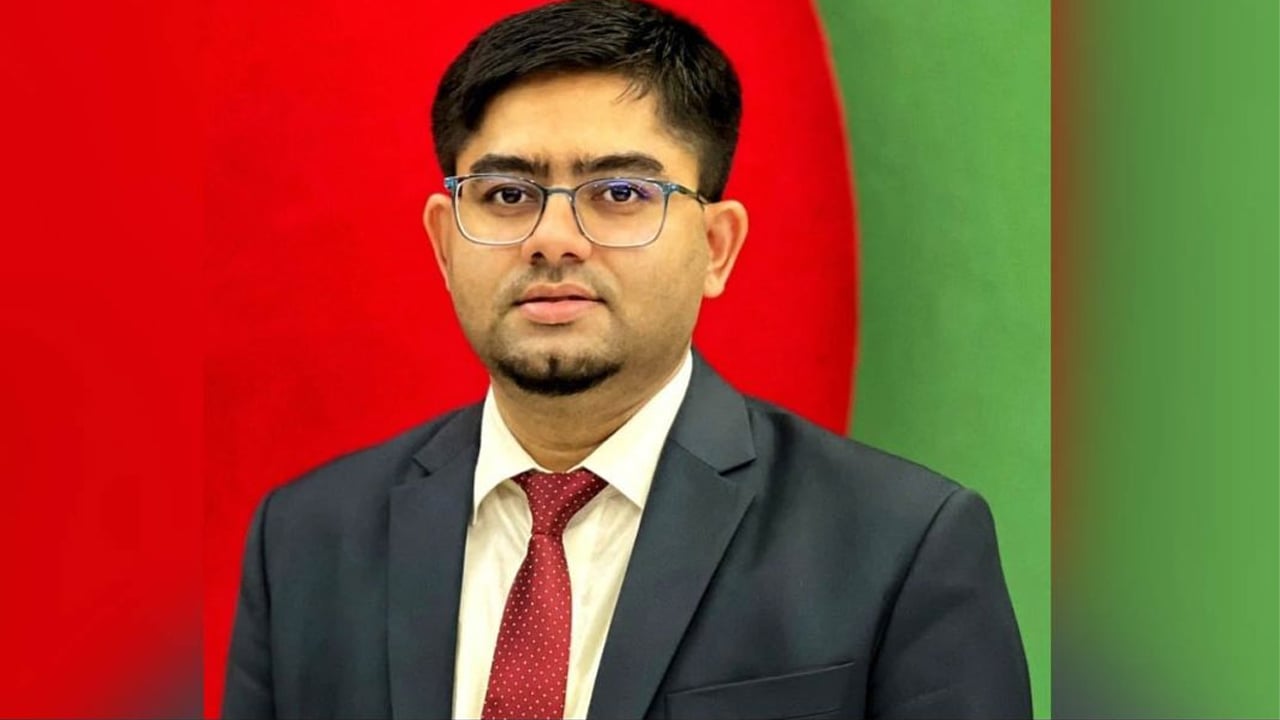 জনপ্রশাসন মন্ত্রণালয়ে বদলি হলেন বাগাতিপাড়ার ইউএনও দেবাশীষ বসাক