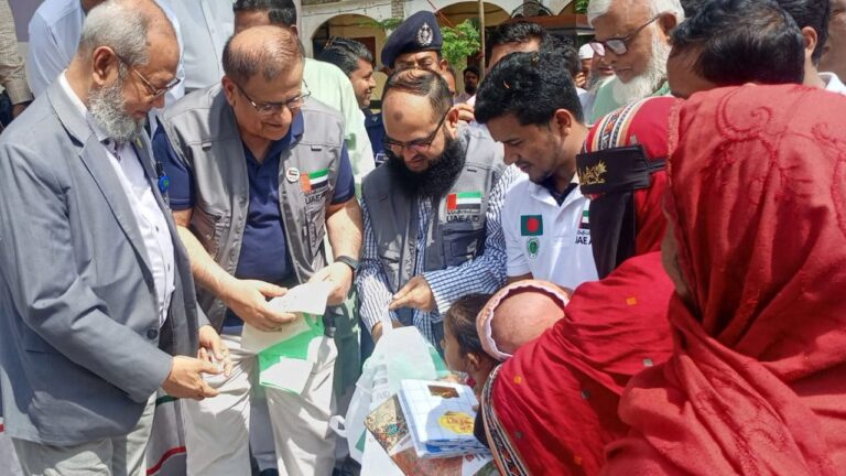 বাঁশখালীতে বন্যাকবলিতদের মাঝে ত্রাণ বিতরণ ও উন্নয়ন কার্যক্রম পরিদর্শন করলেন এনজিও ব্যুরোর মহাপরিচালক