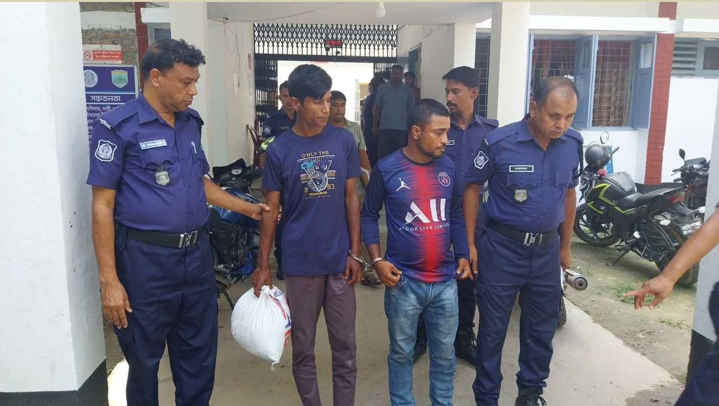 জয়পুরহাটে আব্দুল হান্নান হত্যা মামলার দুই আসামি চট্টগ্রামে গ্রেপ্তার