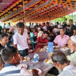 মৃত্যুর অপেক্ষায় না থেকে জীবিত অবস্থায় পাঁচ হাজার মানুষকে খাওয়ালেন দম্পতি