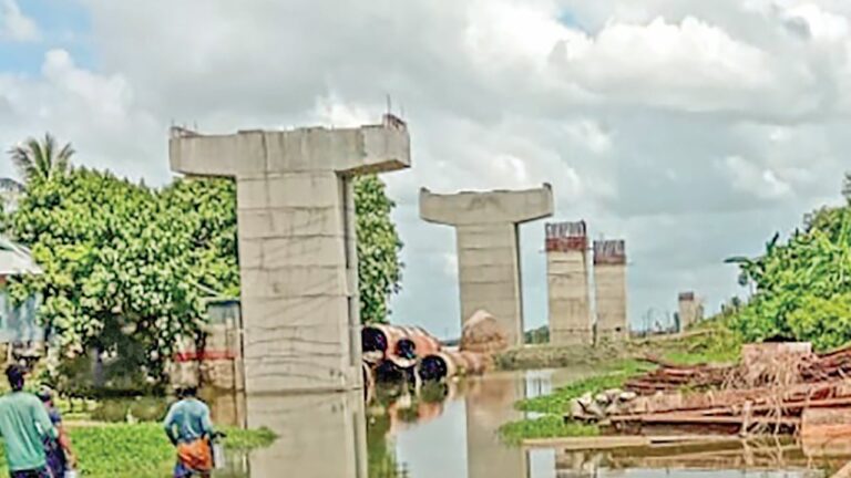 অষ্টগ্রামে মেঘনা নদীর ওপর নির্মাণাধীন সেতু প্রকল্পের কাজ থমকে, দুর্ভোগে হাওড়বাসী