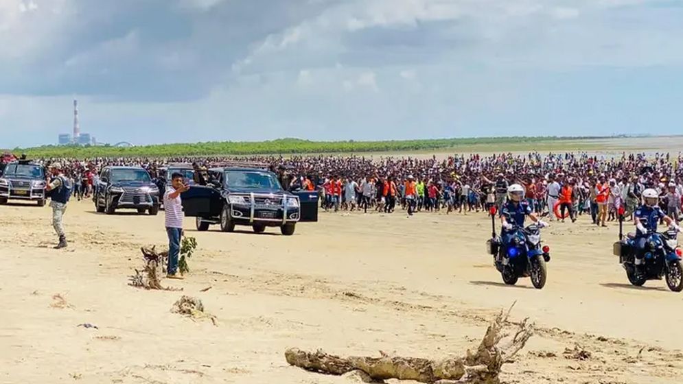 বাঁশখালীতে বন্যার্তদের মাঝে নতুন ঘরের চাবি হস্তান্তর করলেন প্রধানমন্ত্রী তারেক রহমান