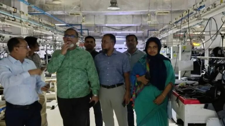 সিদ্ধিরগঞ্জের পোশাক কারখানায় টানা দুই দিনে বহু শ্রমিকের রহস্যময় অসুস্থতা ও সাধারণ ছুটি ঘোষণা