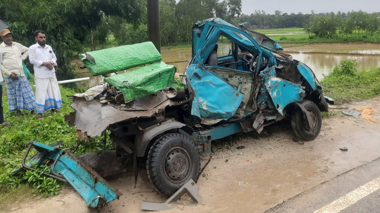 চকরিয়ায় বাস ও লোকাল গাড়ির সংঘর্ষে নিহত ৪ আহত ৫